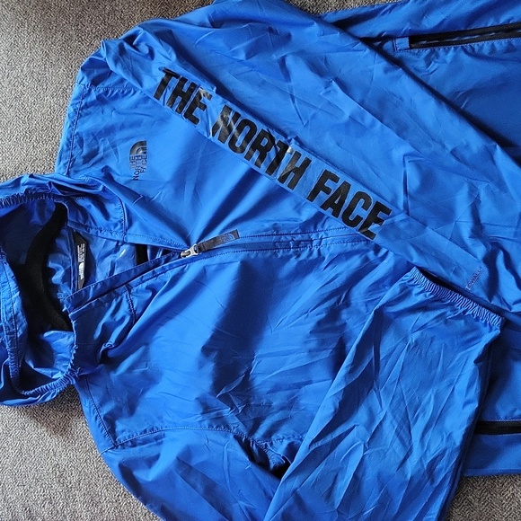 Boy's Blue hooded The North Face WindWall light-weight wind/rain jacket. - Picture 1 of 7